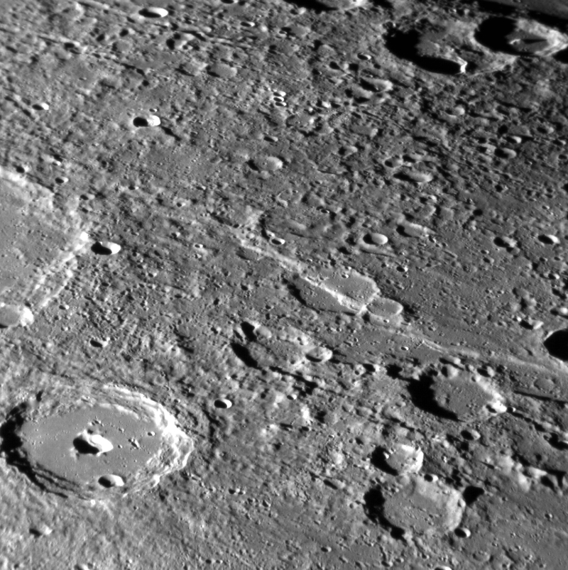 Illustration for article titled Detailed Photos Of Mercury's Tortured Surface As MESSENGER Winds Down